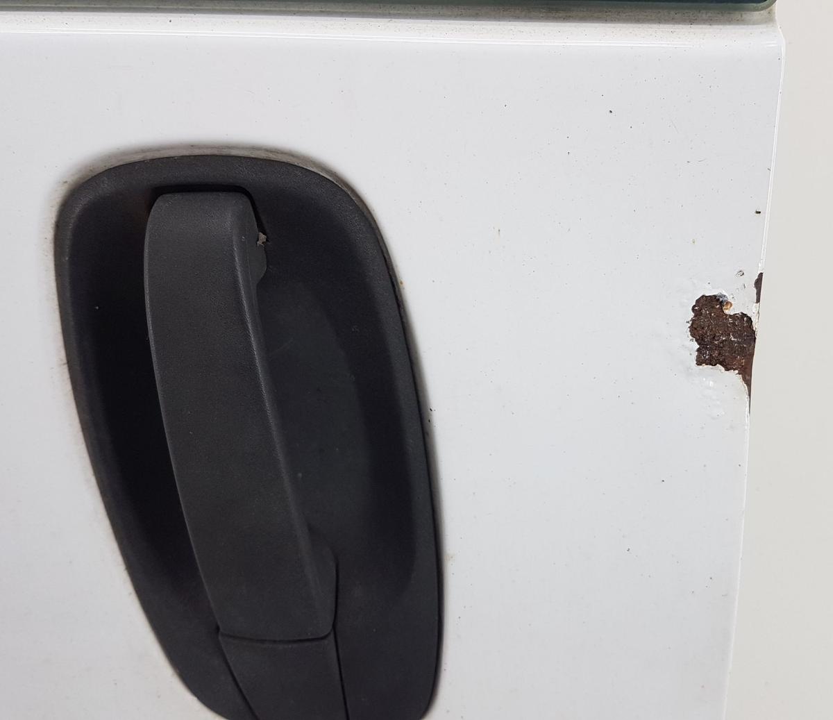 Opel Vivaro Heckflügeltür links in 10U Casablancaweiss Bj2007