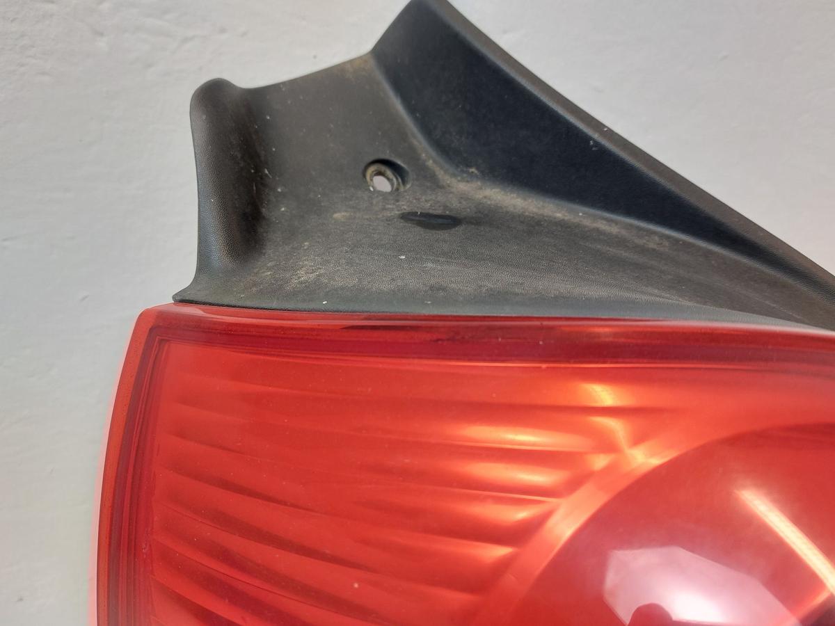 Renault Clio III R Rückleuchte Schlussleuchte Rücklicht hinten links mit Träger