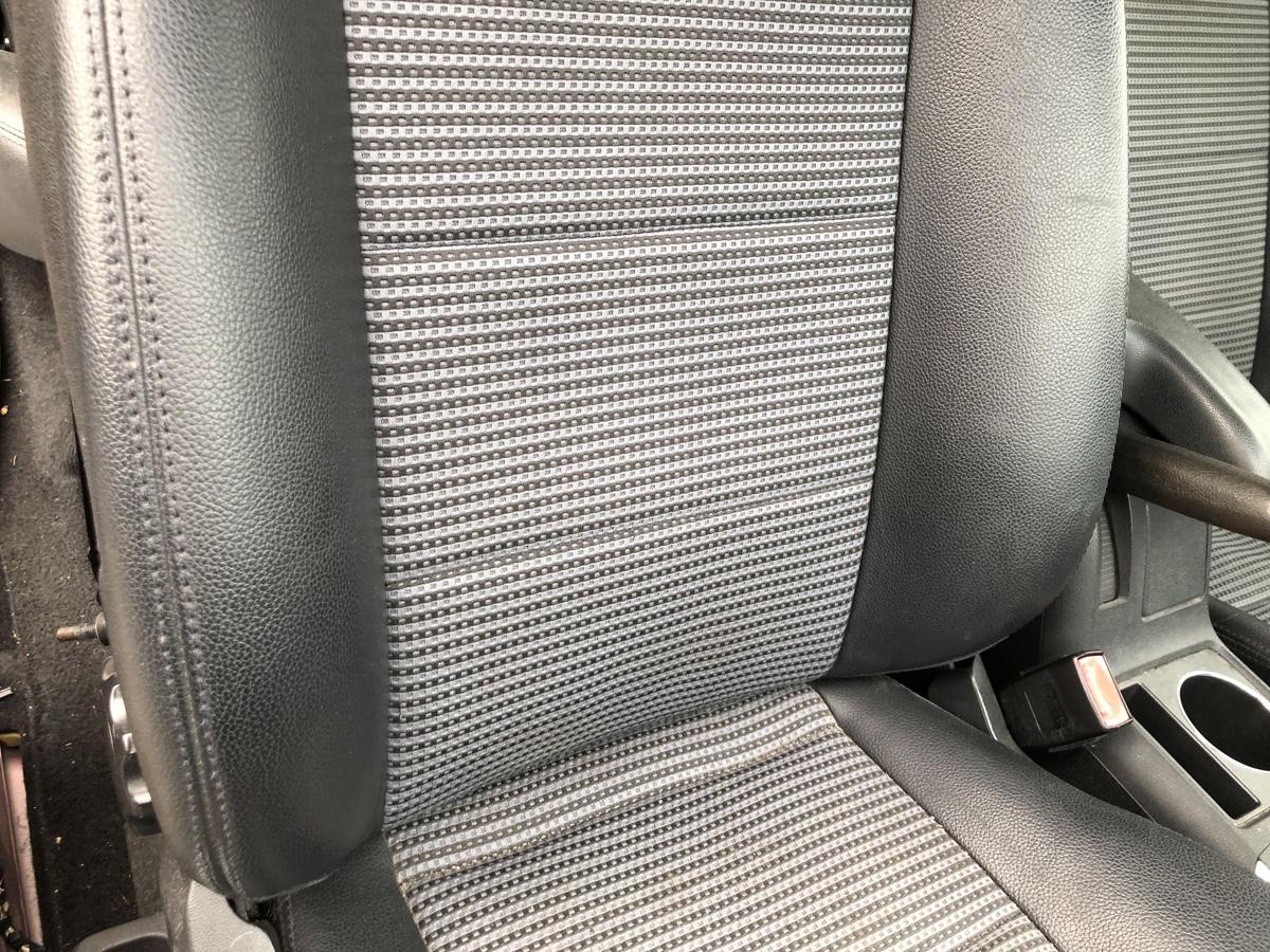 Mercedes B Klasse W245 Sitz vorn rechts Beifahrersitz Stoff Kunstleder Artico