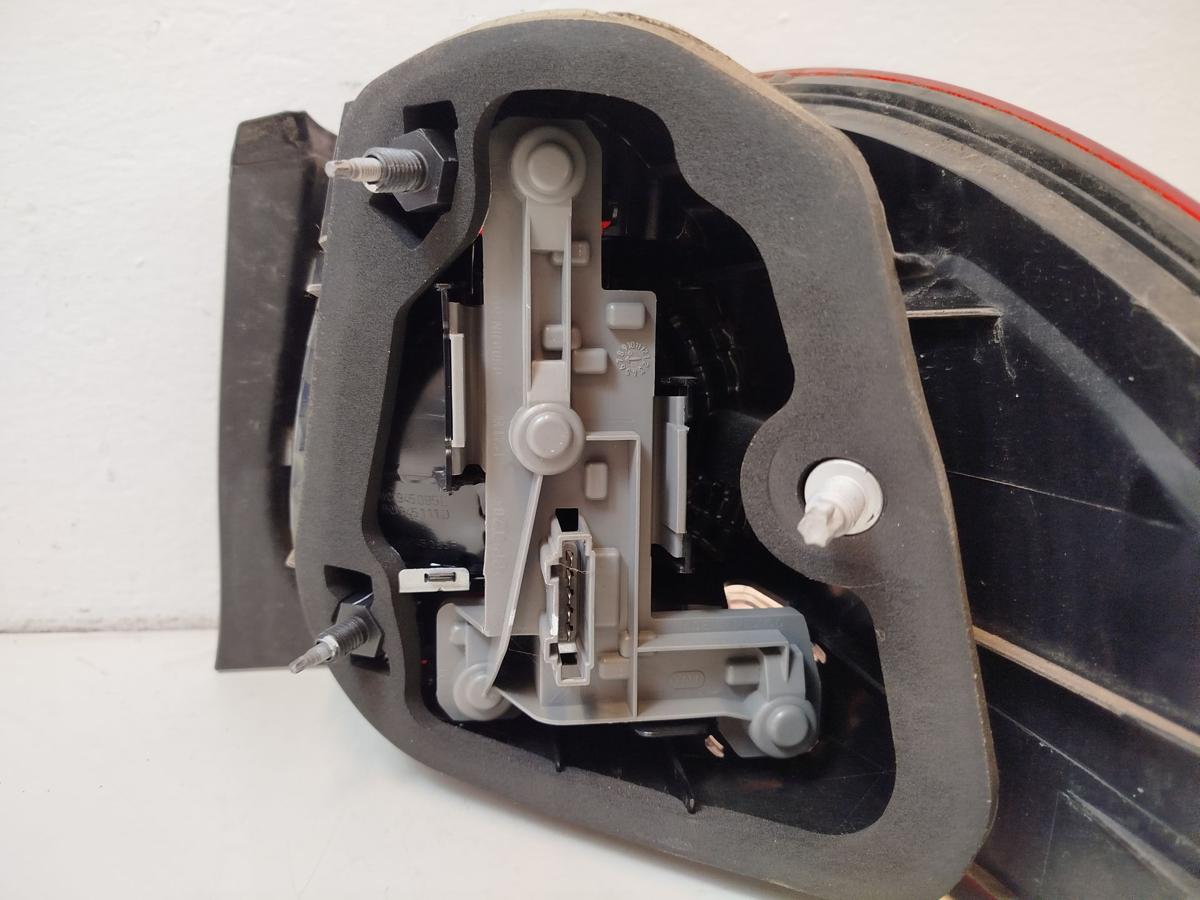 VW Golf 6 VI Variant R&uuml;ckleuchte links R&uuml;chlicht R&uuml;ckscheinwerfer Lampe hinten