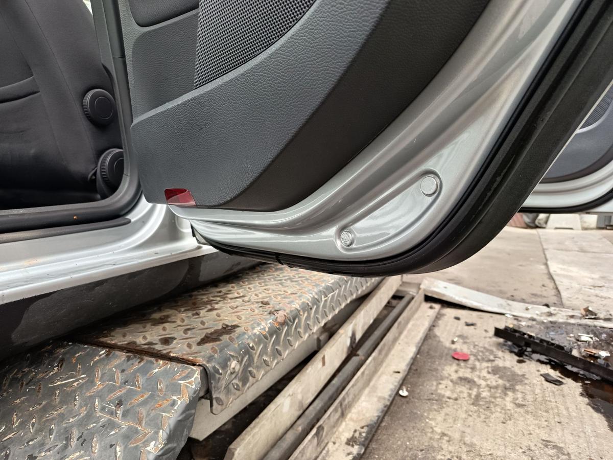 VW Golf V 5 türer original Tür hinten rechts Fond A7W Reflexsilber Bj 2005