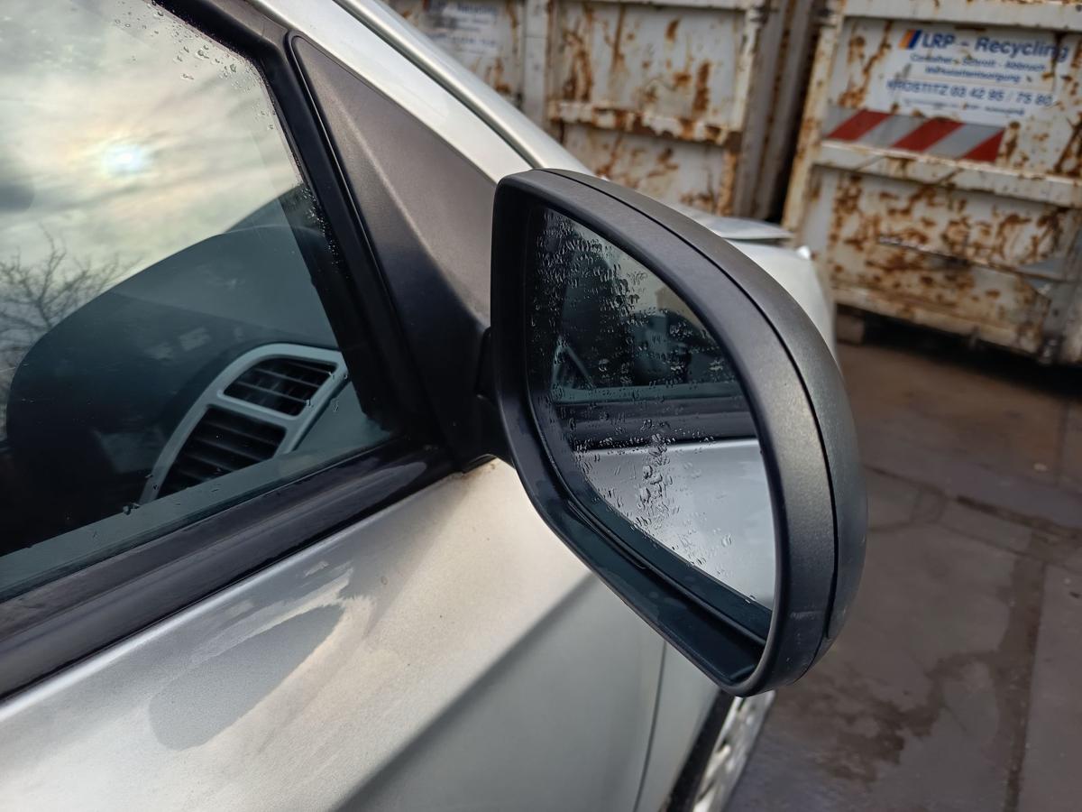 Hyundai i20 original Aussenspiegel rechts Beifahrer manuell unlackiert Bj 2012