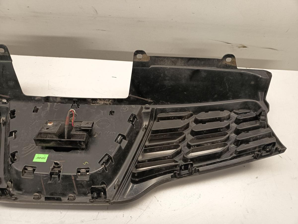 Nissan Qashqai J10 original K&uuml;hlergrill mit Frontkamera GAB Nightshade Bj 2013