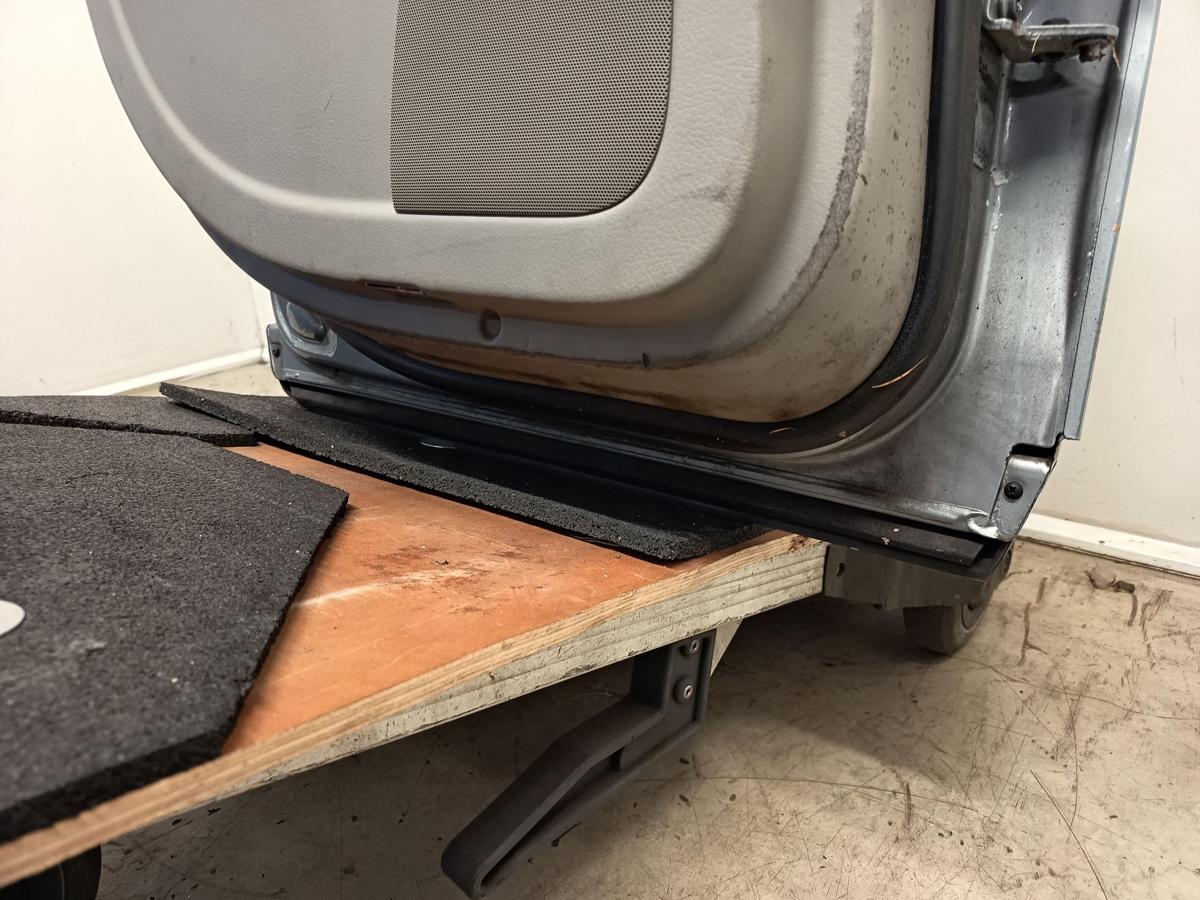 Audi A4 8E B7 Avant original T&uuml;r hinten links Y7G Quarzgrau Bj 2005