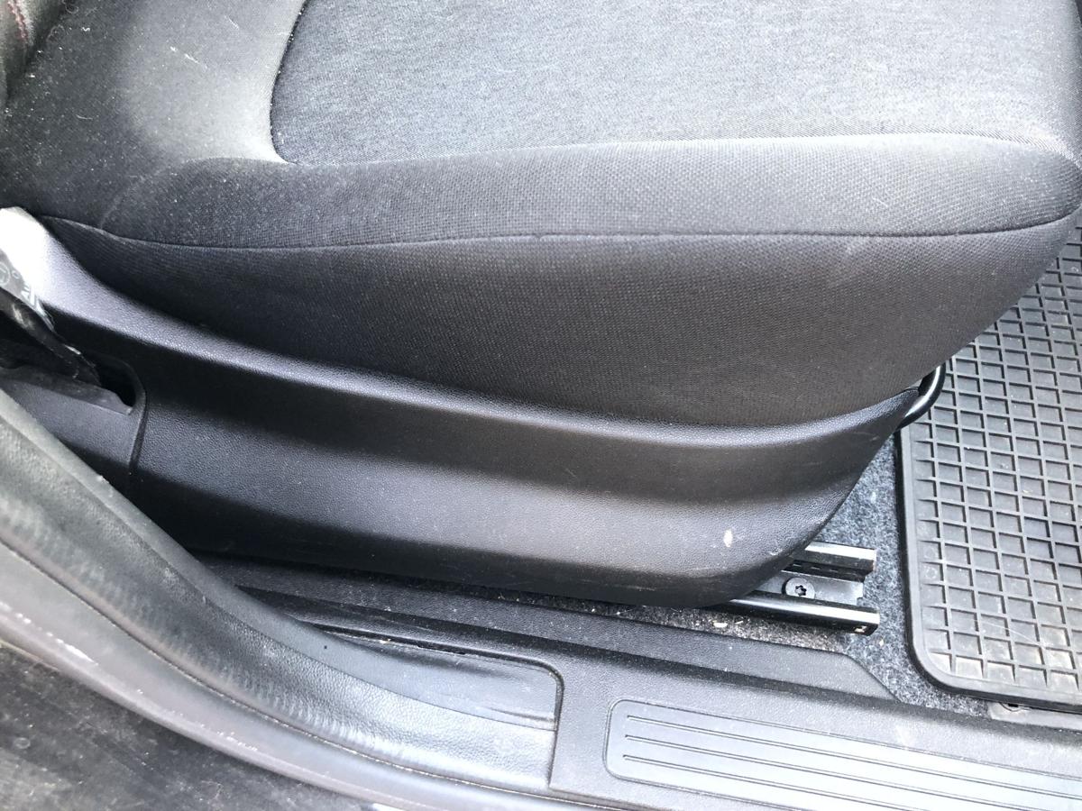 Fiat Punto EVO 199 Sitz vorn rechts Beifahrersitz nur 5 t&uuml;rig ab 2012 Stoffsitz