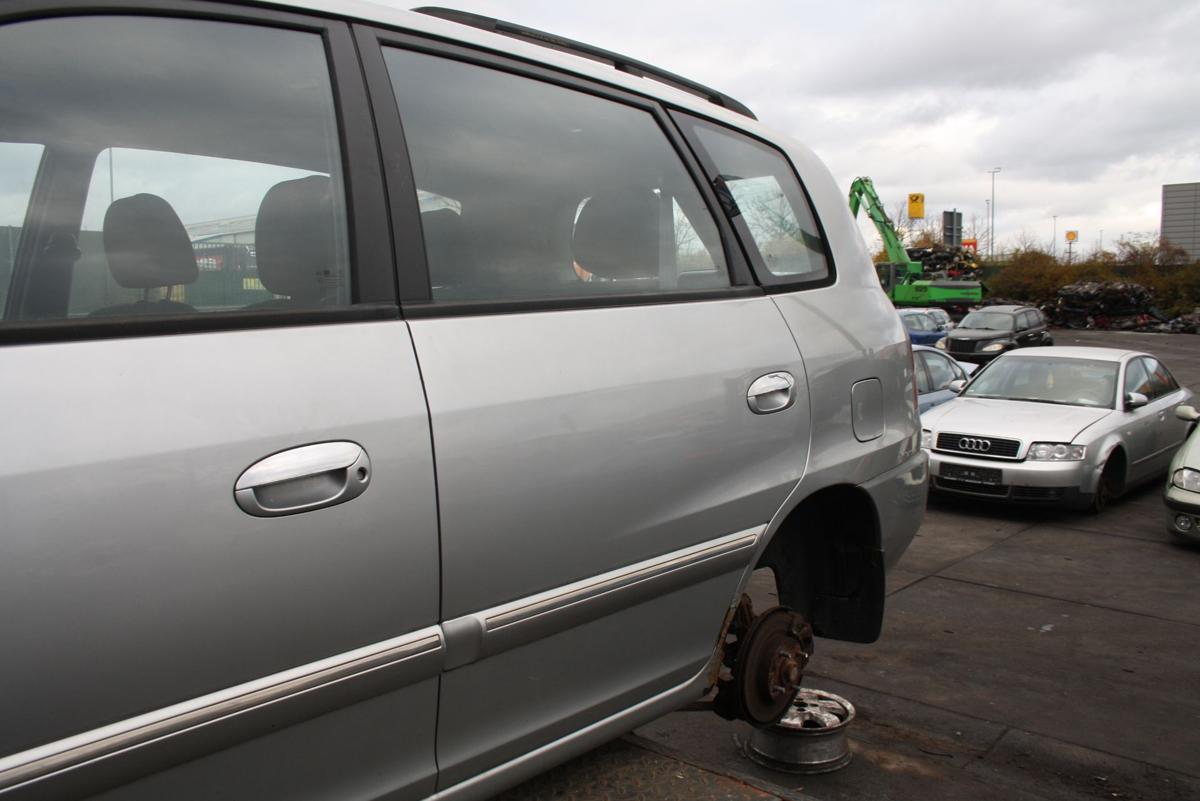 Kia Carens II orig Tür hinten links Fond C5 Starsilber met Bj 2006