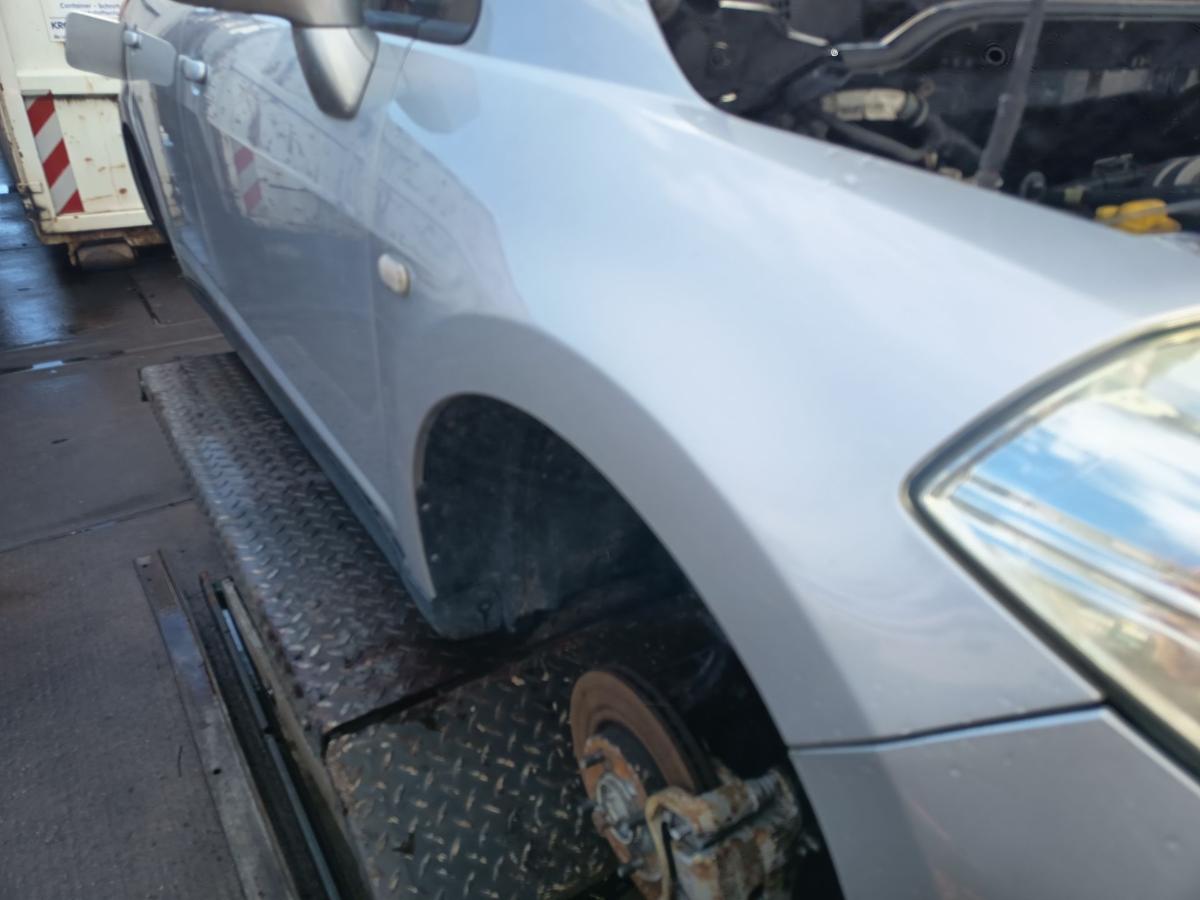 Nissan Tiida I original Kotfl&uuml;gel rechts Seitenteil K23 Brilliantsilver Bj 2008