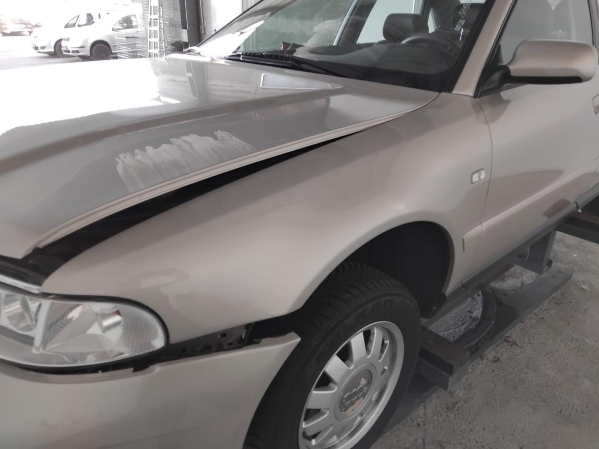 Audi A4 B5 original Kotfl&uuml;gel vorn links LY1T melangemetallic Facelift BJ1999