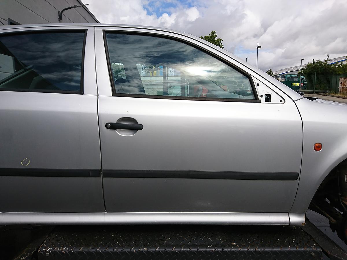 Skoda Octavia 1U Limo orig Tür vorn rechts Beifahrertür 97A Diamantsilber met Bj 98