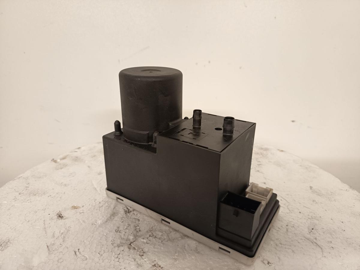 Audi A4 B5 Limo orig ZV-Pumpe,Pumpe für Zentralverriegelung 8D0862257B Bj 2000