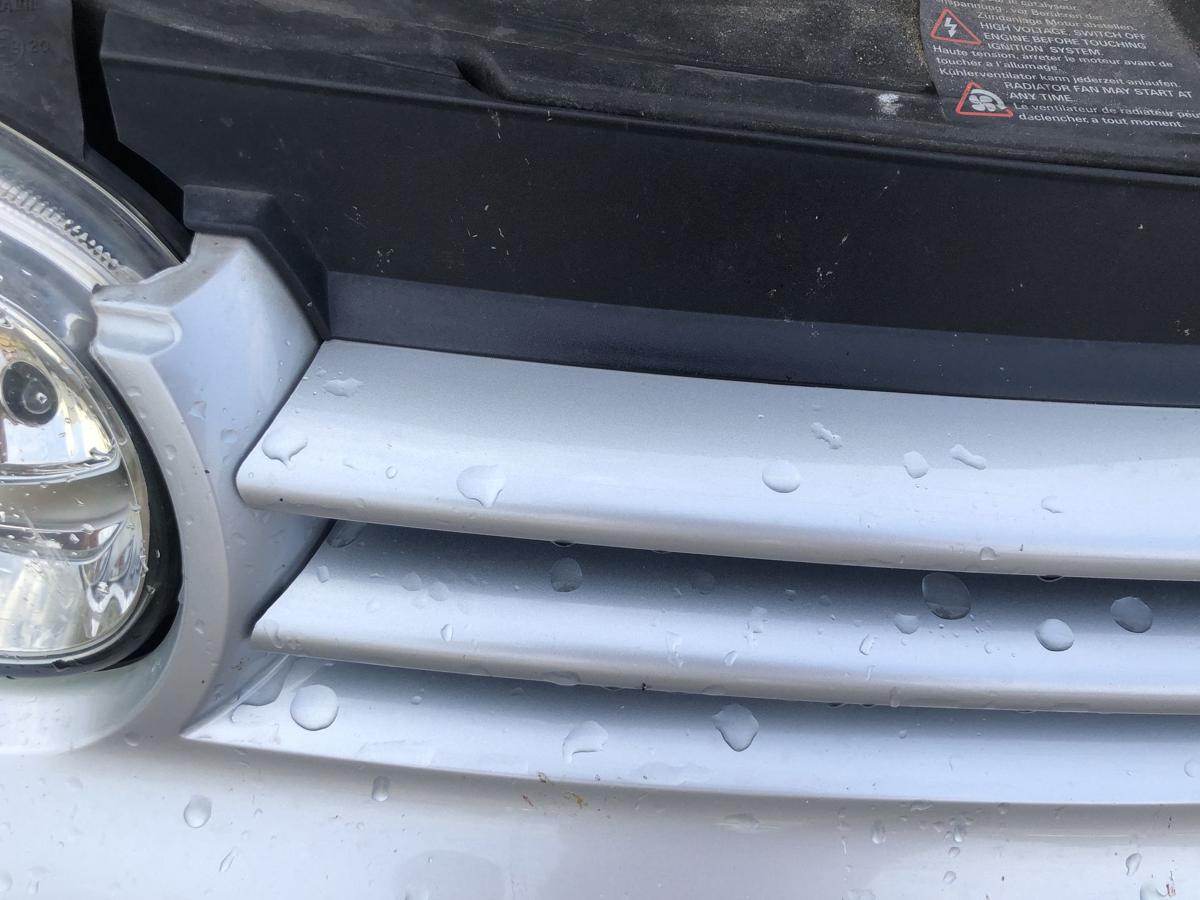 VW Golf 4 IV 1J K&uuml;hlergrill Frontgrill Grill mit VW Logo LA7W Reflexsilber