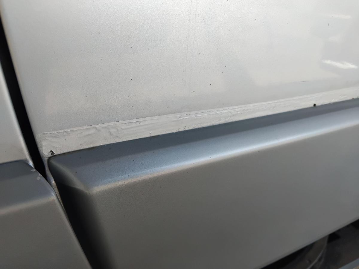 Mercedes Benz 190 W201 T&uuml;r vorn links Fahrert&uuml;r BJ1991 Mopf 744 brillantsilbermetallic