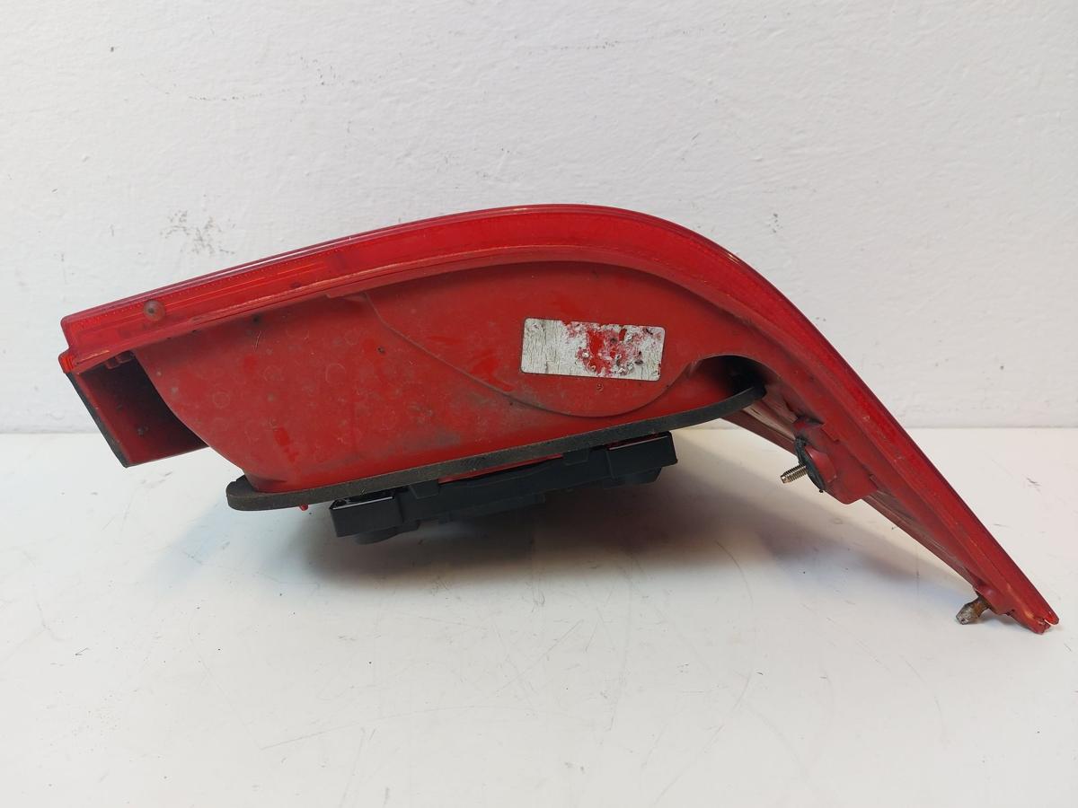 VW Golf 4 1J R&uuml;ckleuchte rechts R&uuml;cklicht Heckleuchte 3 oder 5 t&uuml;rer rot weiss