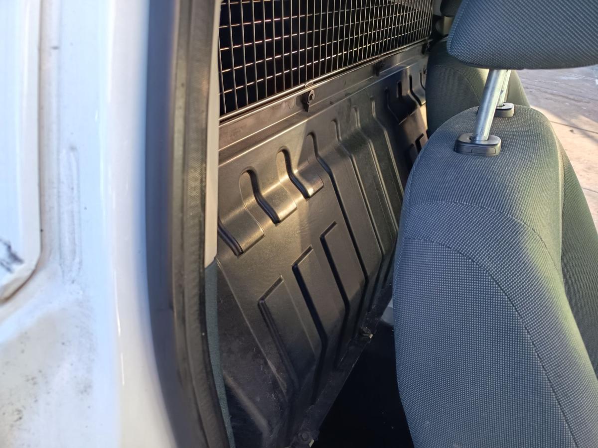 Ford Fiesta VII original Trennwand Gitter komplett Lieferwagenumbau Bj 2011