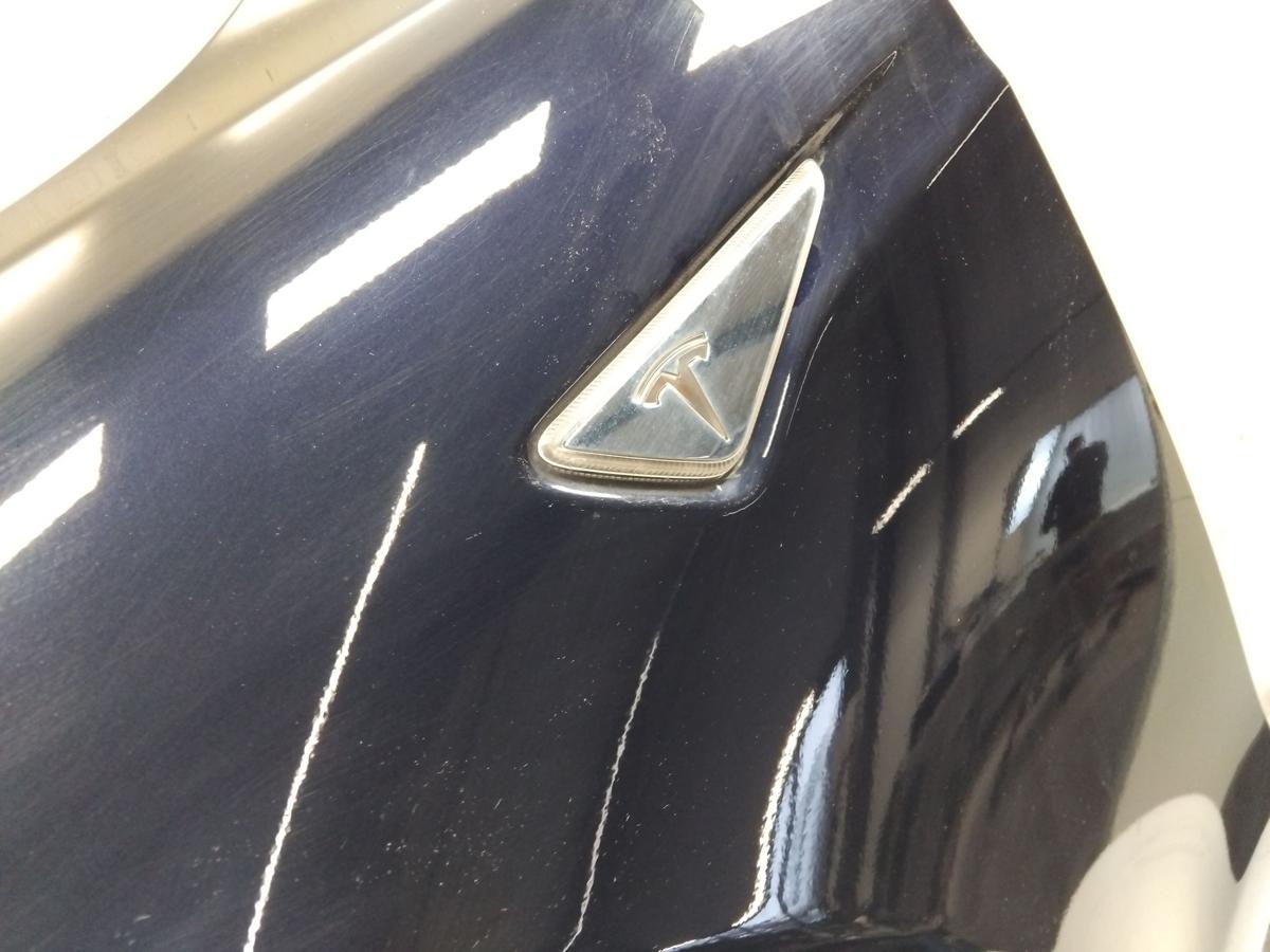 Tesla Model S original Kotfl&uuml;gel vorn links PMMB pacificblue BJ2014