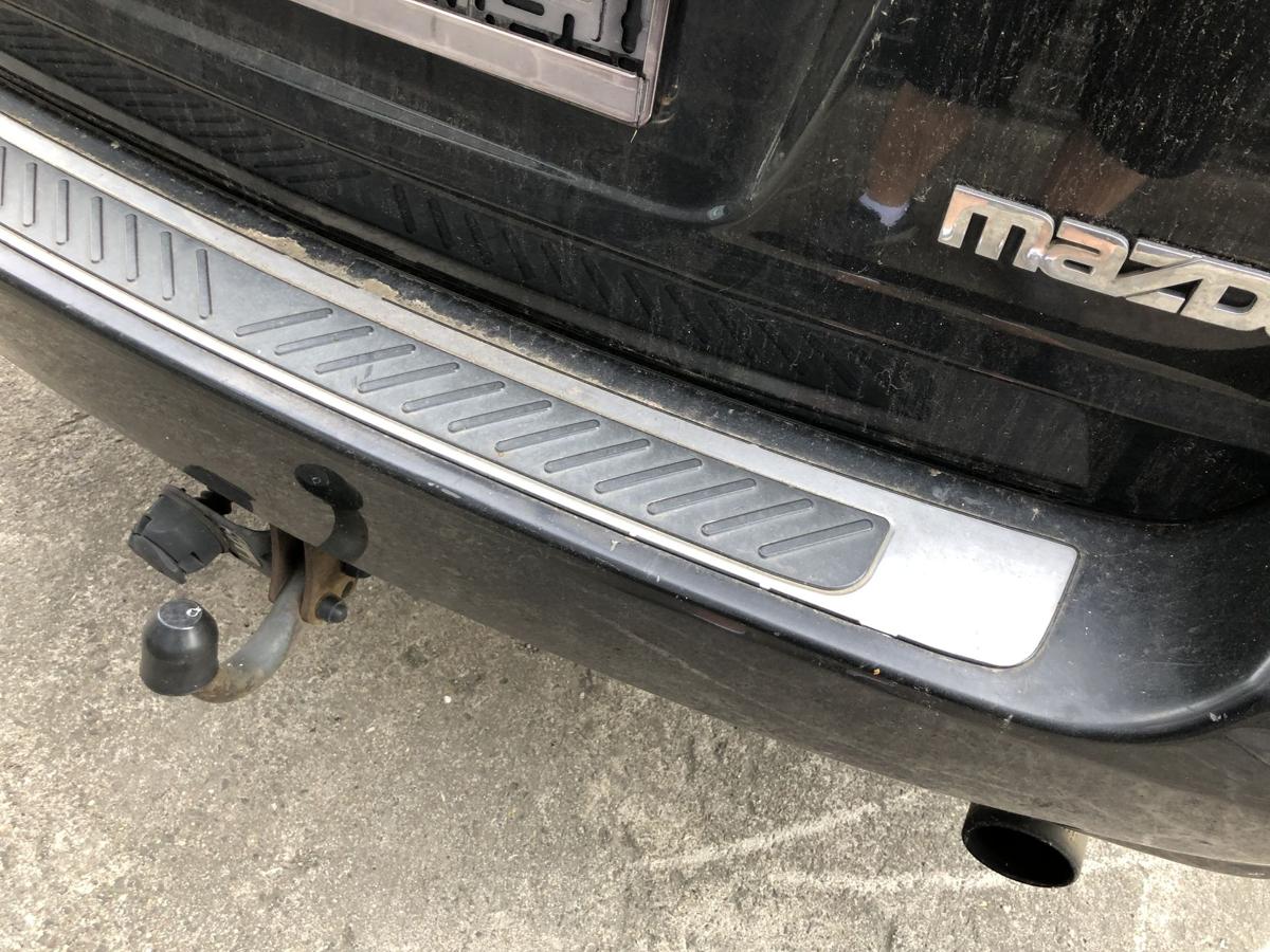 Mazda Tribute EP ab 2004 Stoßfänger hinten Heckschürz AHK Ausschnitt schwarz