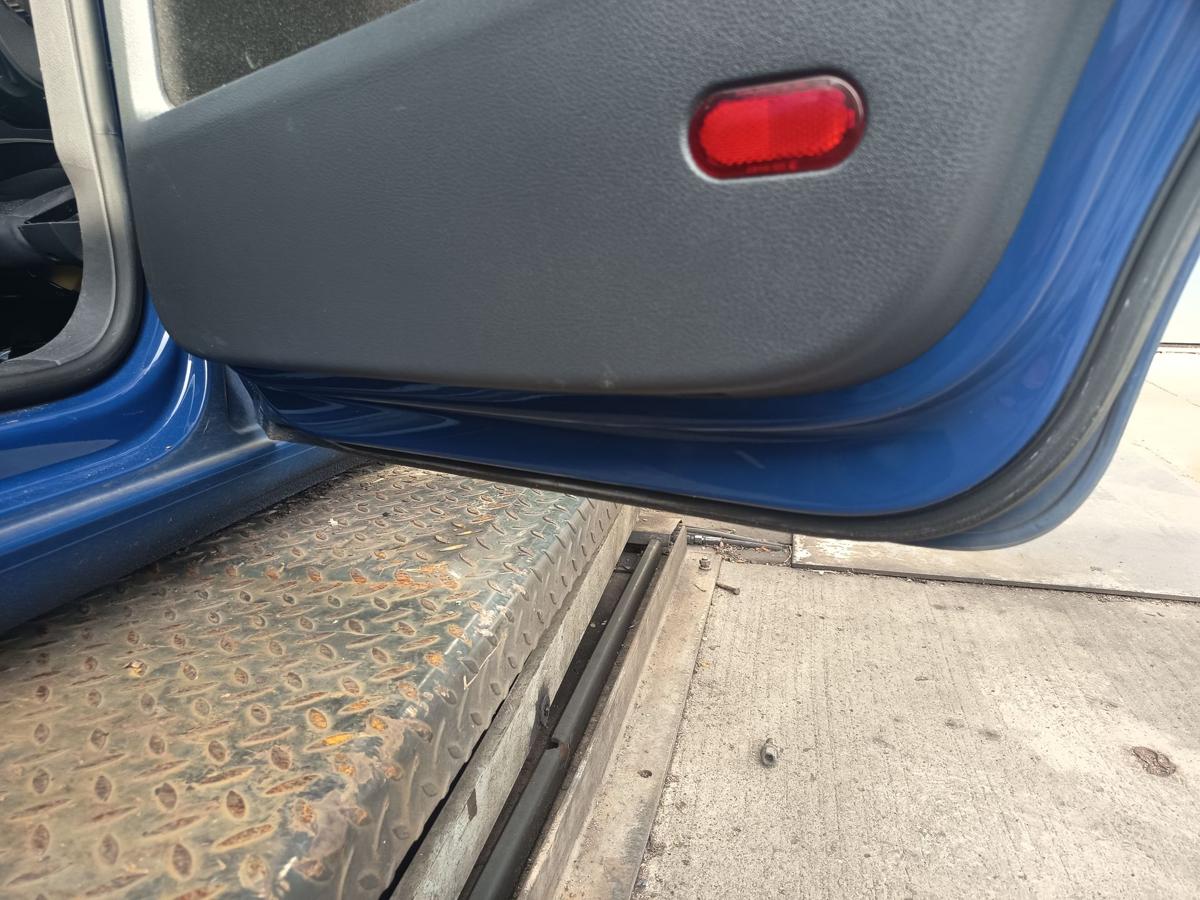VW Touran GP 1T original T&uuml;r hinten rechts Fond Rohbau L5M Indienblau Bj 2009