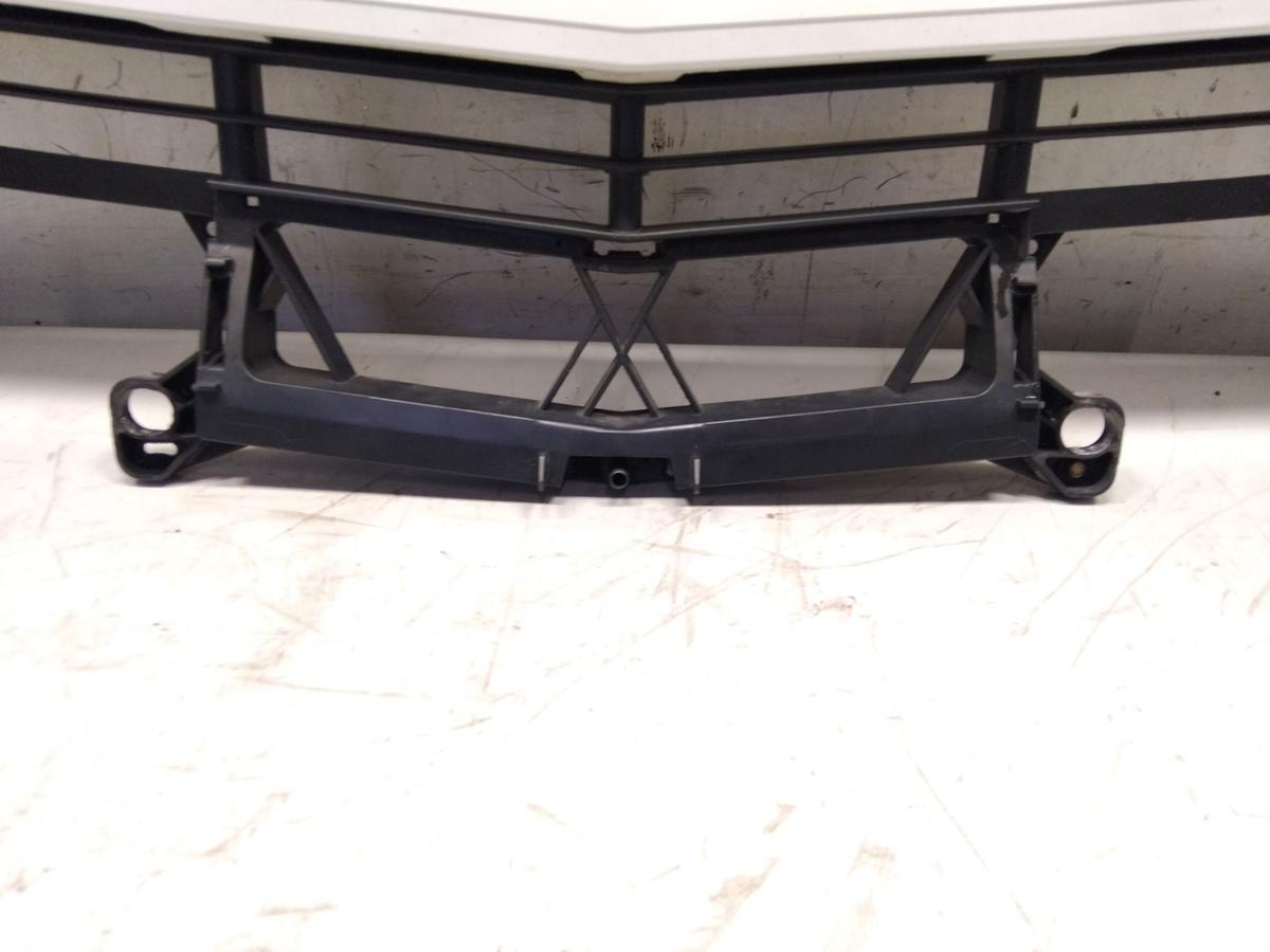 Mercedes Actros MP4 963 original Grillgitter mit Tr&auml;ger vorn arktikweiss Bj.2018