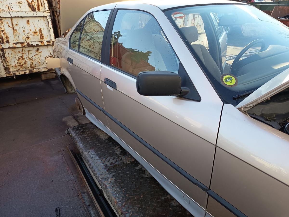 BMW 3er E36 Limousine original T&uuml;r vorn rechts Beifahrer 301 Kaschmirbeige Bj 92