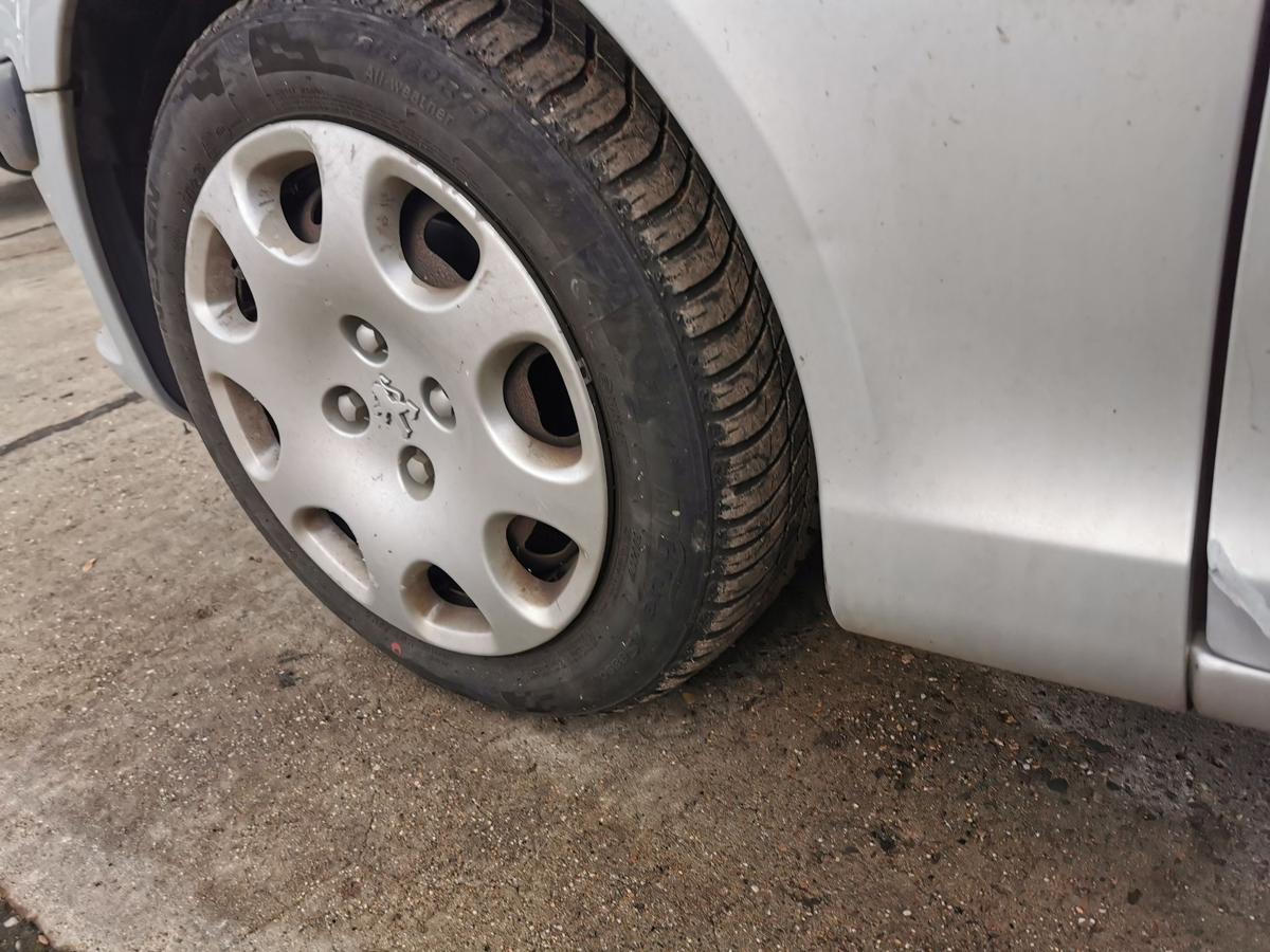 Peugeot 1007 K Kotflügel Fender Seitenwand vorn links EZR Aluminiumgrau Met OE