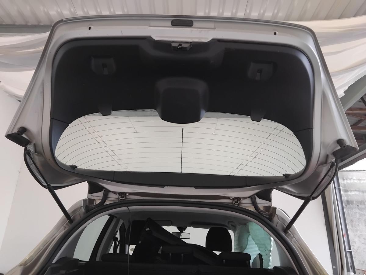 Peugeot 308 I Heckklappe aschgraumetallic ETS mit Scheibe BJ2009 Delle