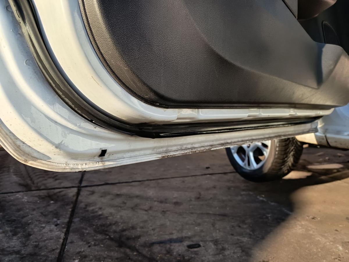 Ford Fiesta VI CCN JA8 orig T&uuml;r links 3trg Fahrert&uuml;r Frost-Wei&szlig; Bj 2013