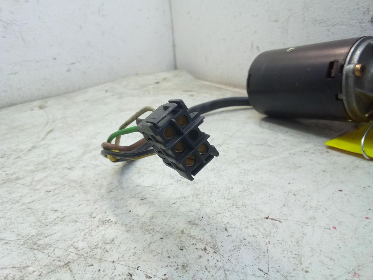 Mercedes W201 Wischermotor vorn ohne Gest&auml;nge 0390241302 BOSCH BJ1987
