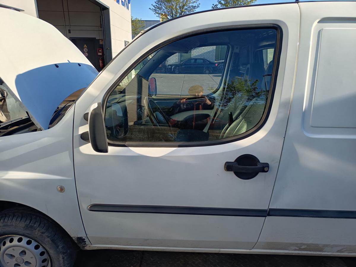 Fiat Doblo Cargo 223 original T&uuml;r vorn links Fahrer Wei&szlig; uni Bj 2001