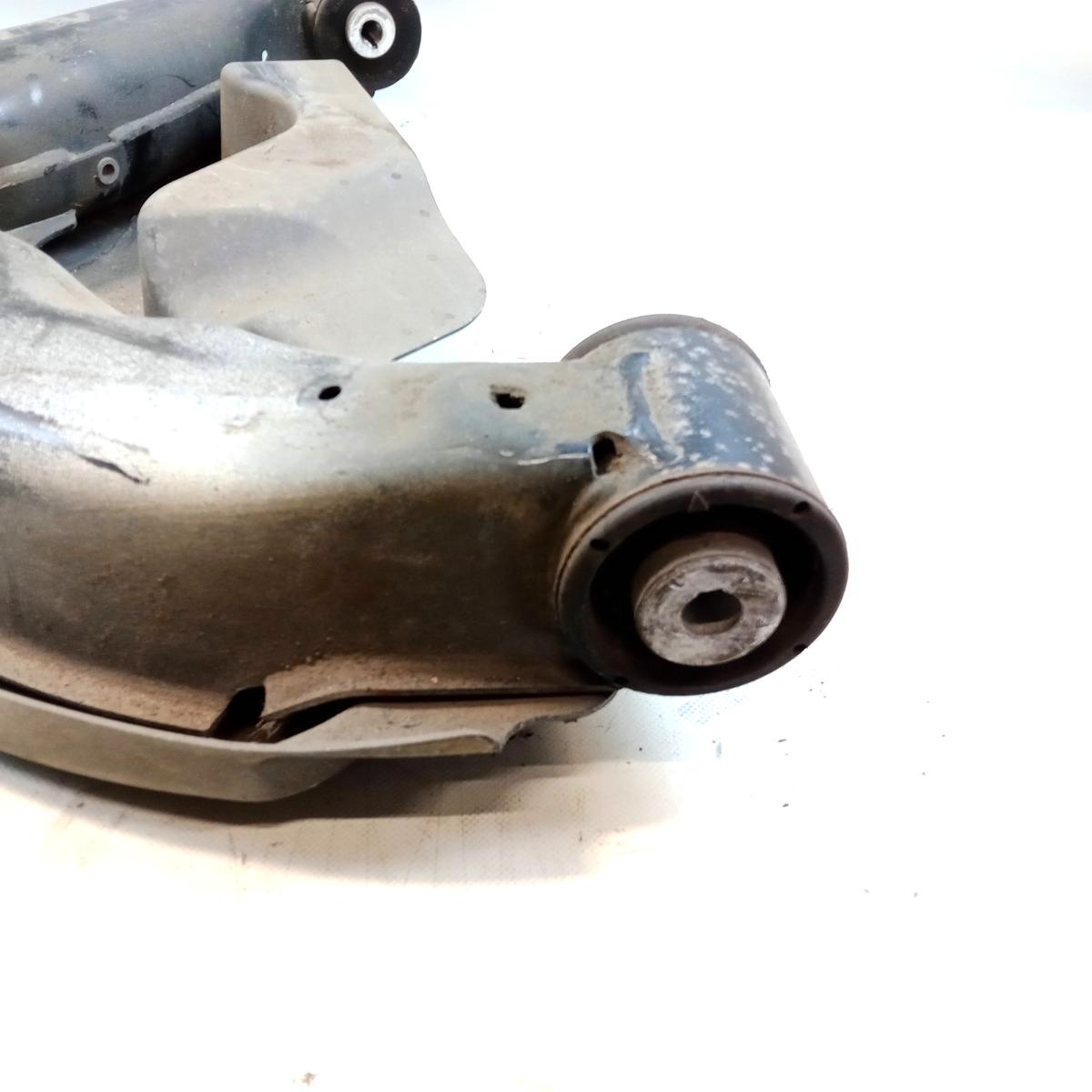 Mercedes eVito Kasten 447 original Querlenker Schwinge Hinterachse links BJ2021