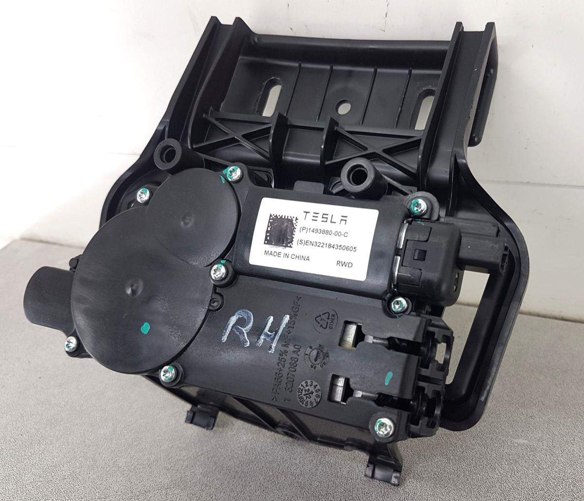 Tesla Model Y Stellmotor f&uuml;r R&uuml;cksitzverriegelung Bj2022 1493880-00-C