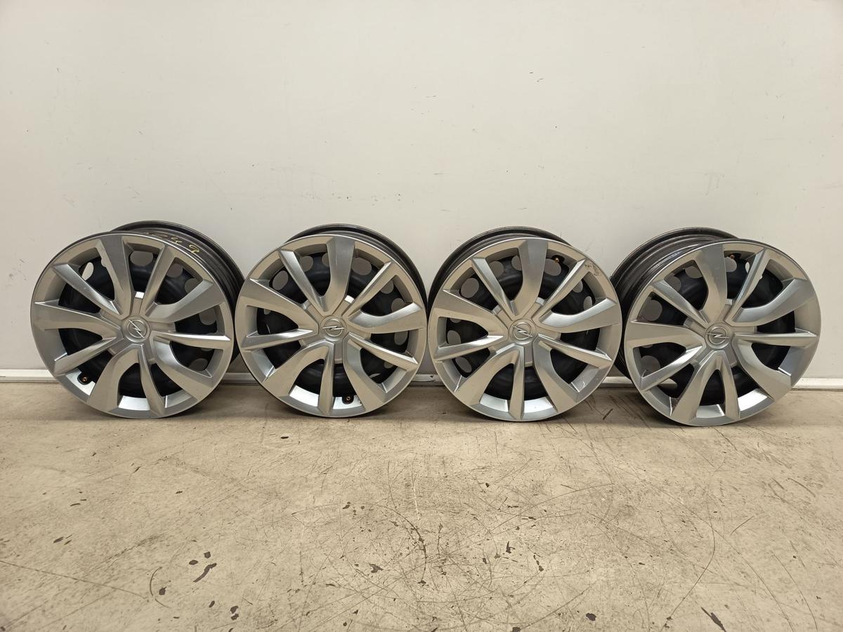 Opel Corsa F / Peugeot 208 Satz Stahlfelgen 6,5x15 ET32 mit Radzierblenden