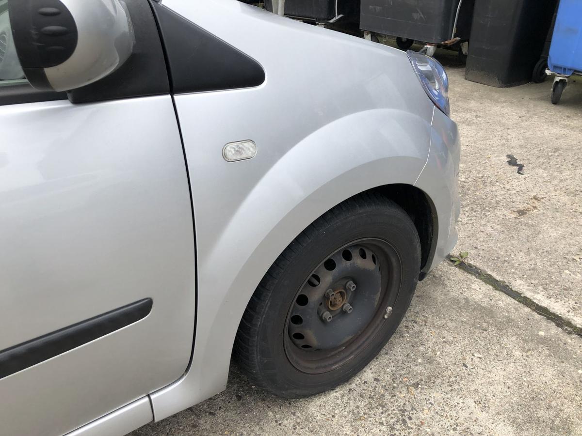 Renault Twingo 2 II Kotfl&uuml;gel vorn rechts Beifahrerseite TED69 Gris Platine Met