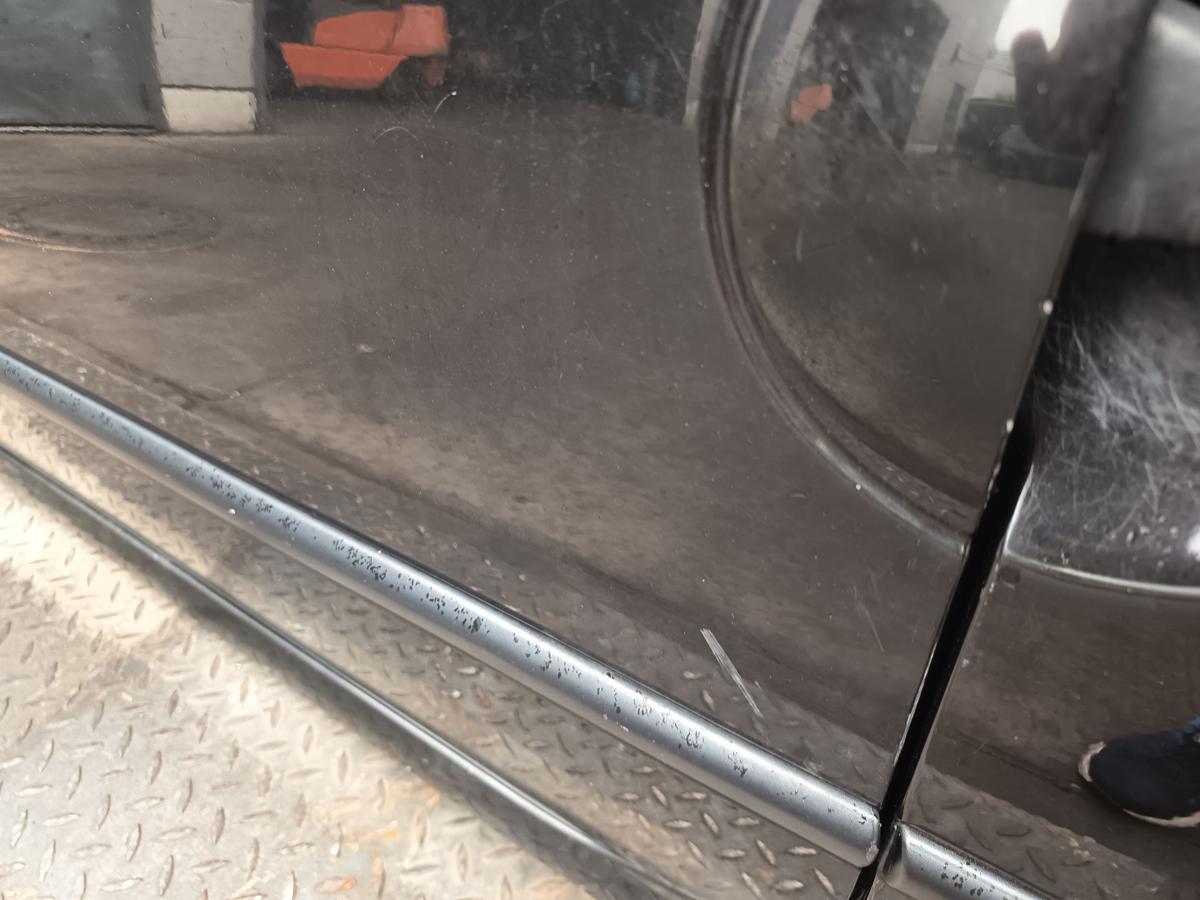 Renault Twingo II original T&uuml;r vorn links Fahrer Rohbau 676 Perlmuttschwarz