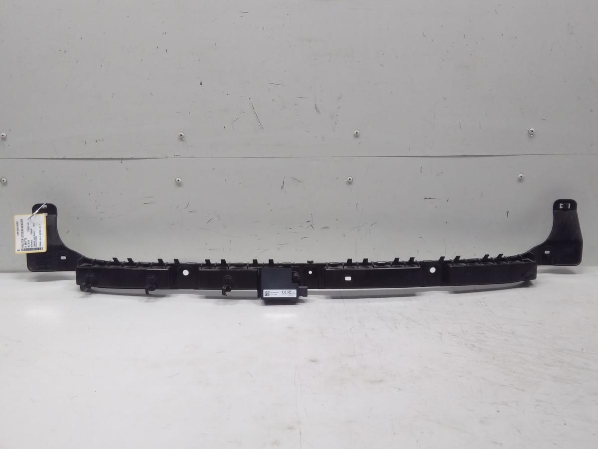 Tesla Model 3 original Führung Halter Stoßfänger hinten mitte 1083994-00-E BJ2019