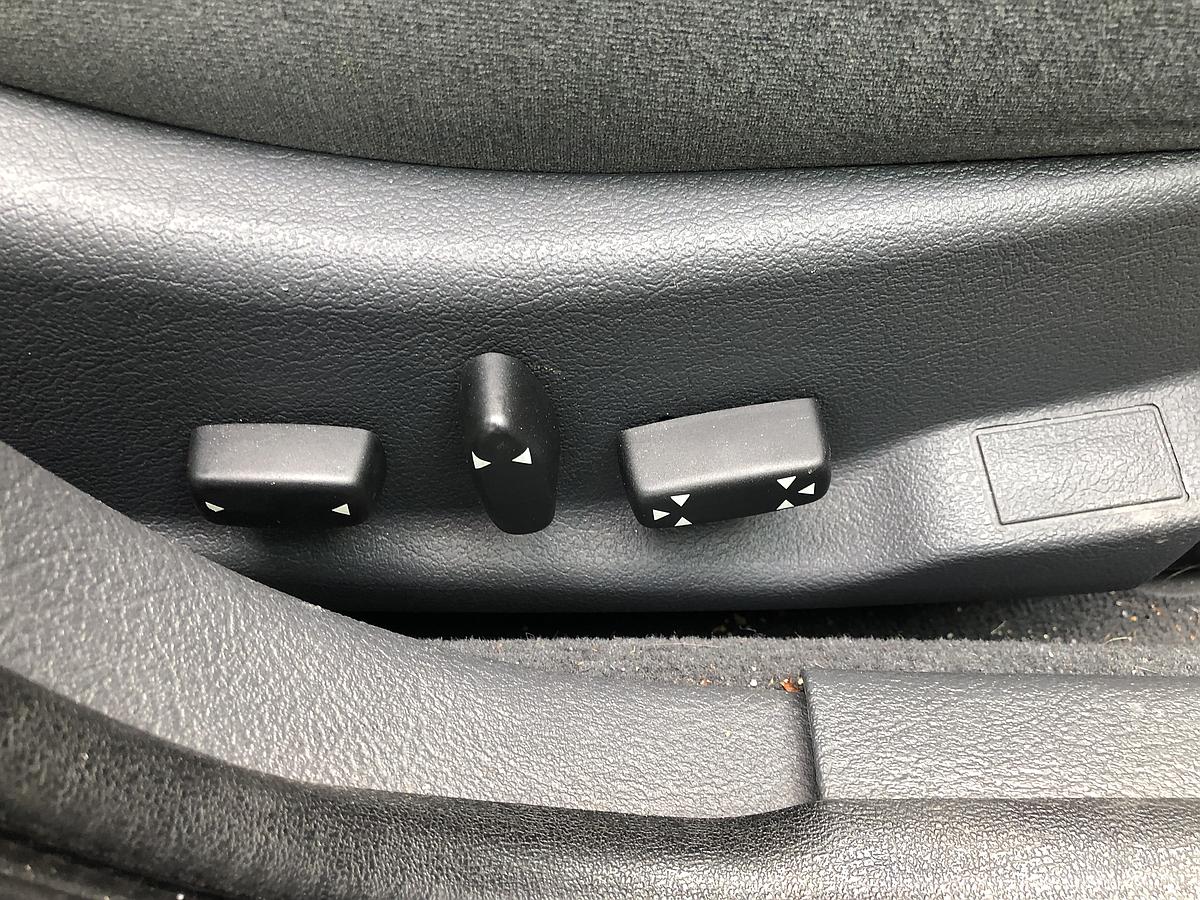 Citroen C5 Break orig Sitz vorn rechts Beifahrersitz Stoff elekt Bj 06