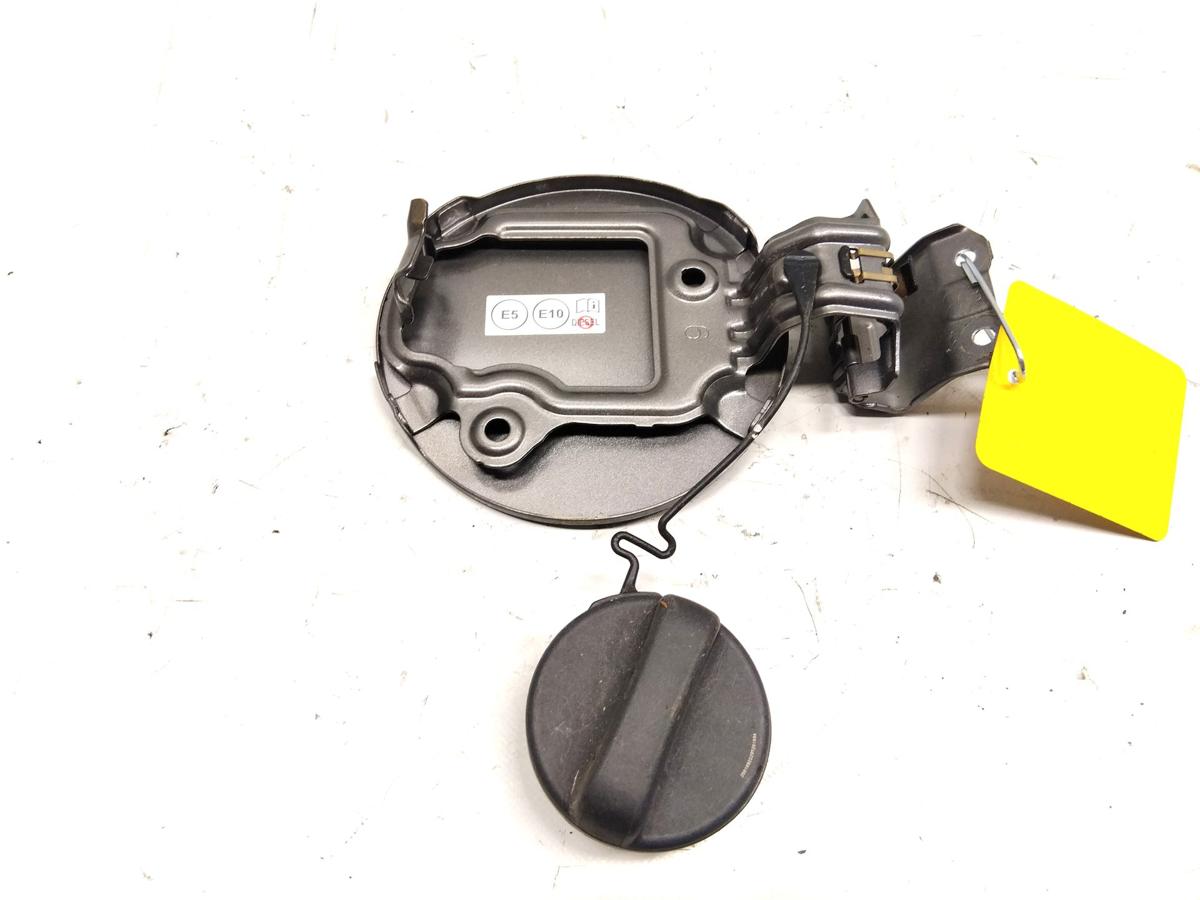 Toyota Yaris 3 Hybrid XP13 Phase 3 original Tankklappe graumetallic 2NT Bj.2020