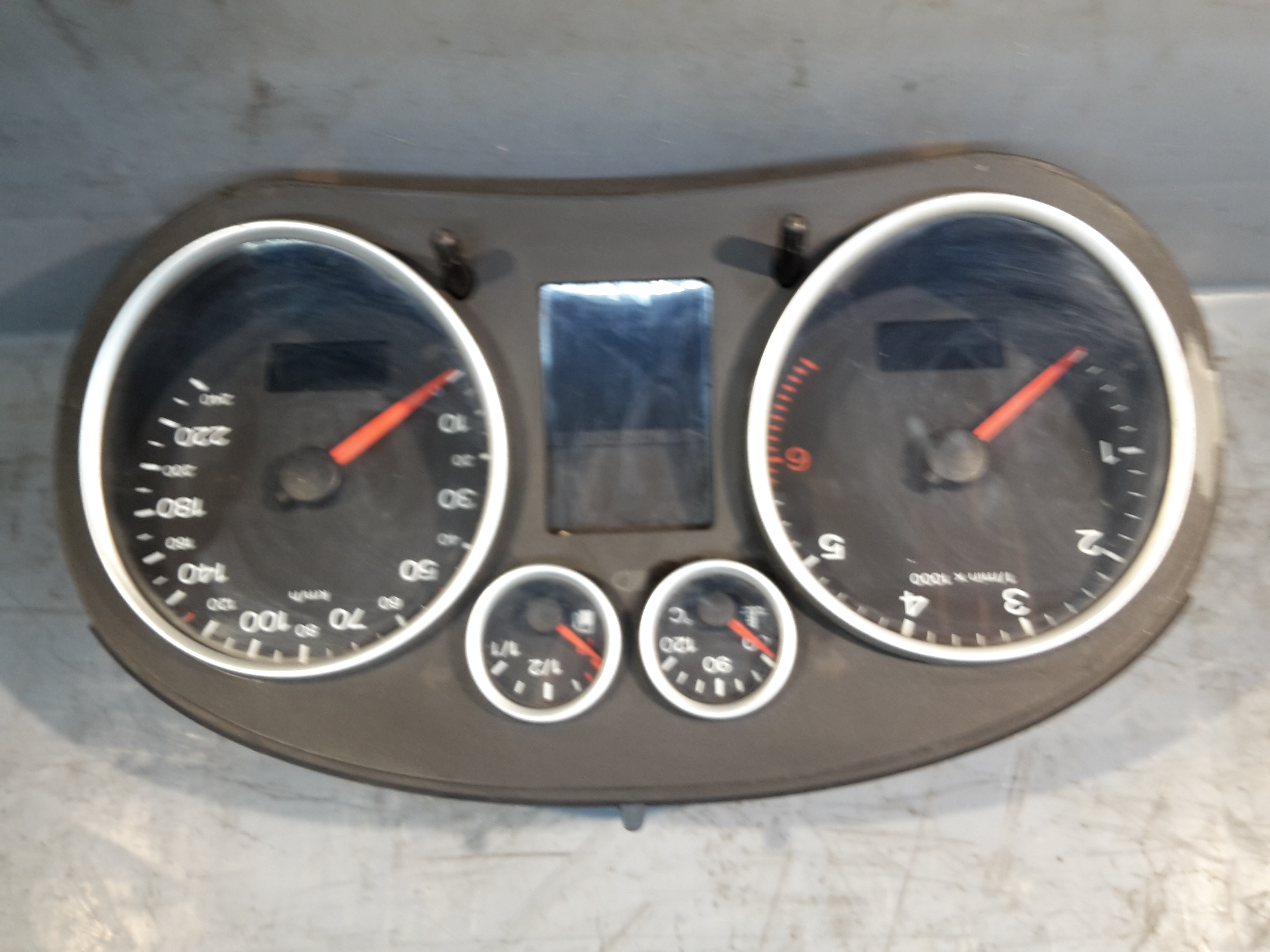 Audi A2 8Z Bj. 2003 org. Instrumentenkombination Tachoinstrument
