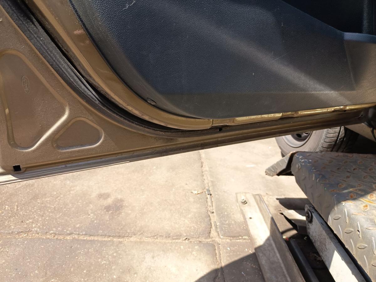 Ford Fiesta VI original T&uuml;r vorne links Castano-Braun Metallic Baujahr 2012