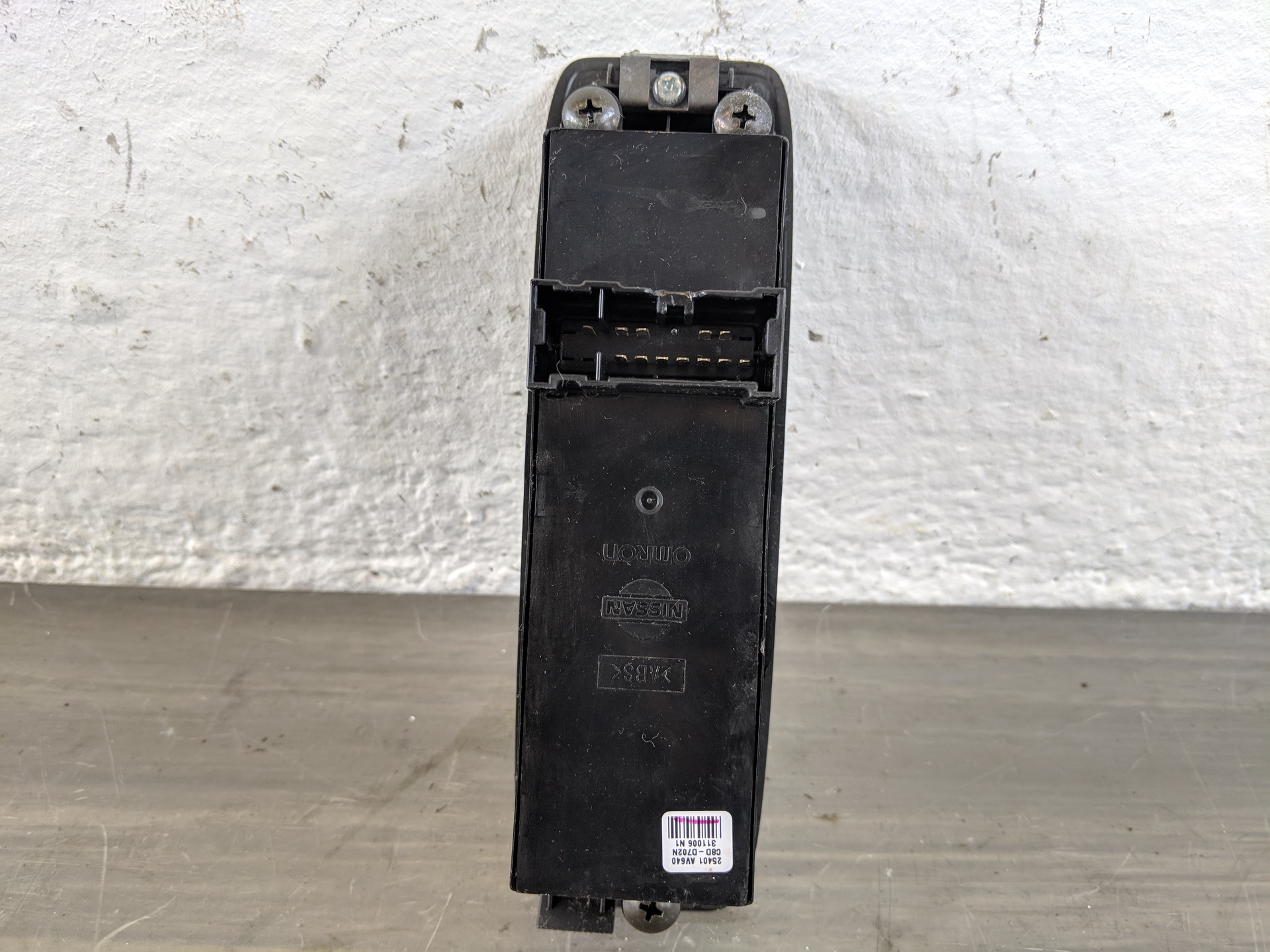 Nissan Primera P12 Fensterheberschalter vorn links 25401AV640