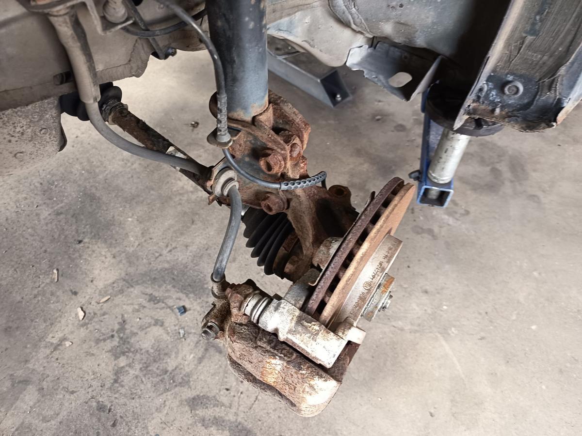 Opel Corsa D original Achsschenkel vorn links ohne Bremsanlage 150tk Bj 2007