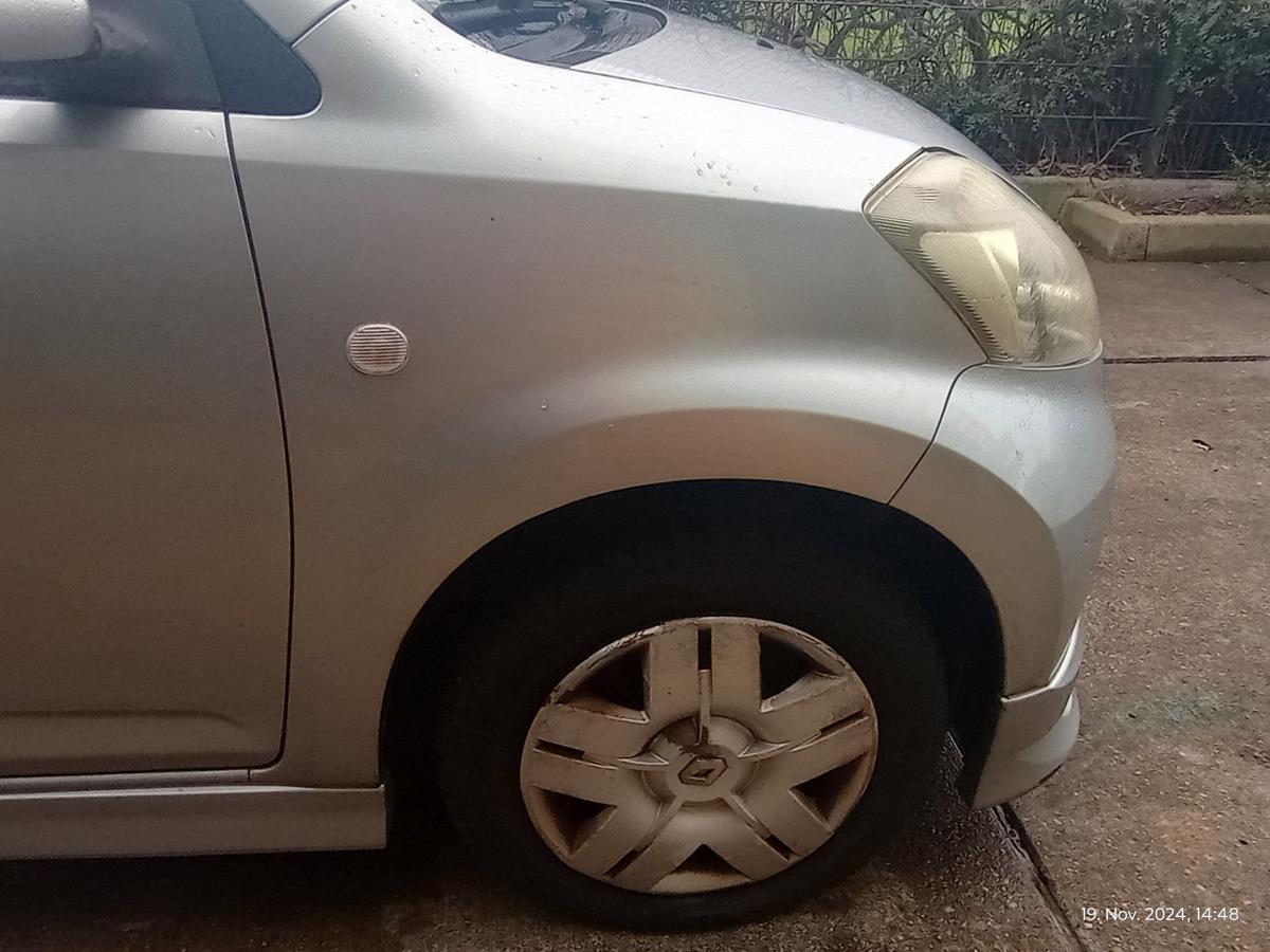 Daihatsu Sirion M300 orig Kotflügel rechts S28 Silber Bj 2007