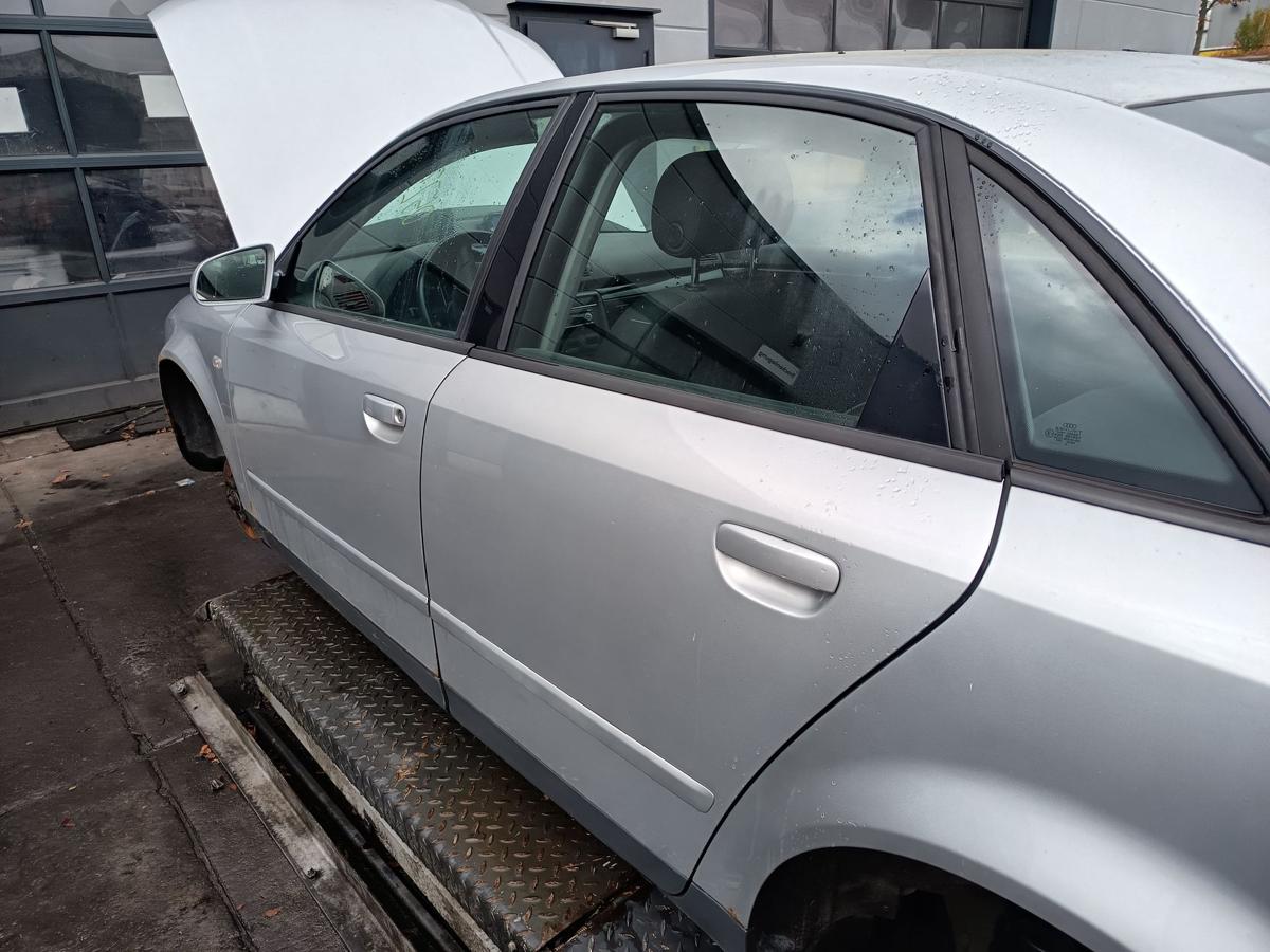 Audi A4 8E B6 original Tür hinten links Fond Y7W Lichtsilber Bj 2003