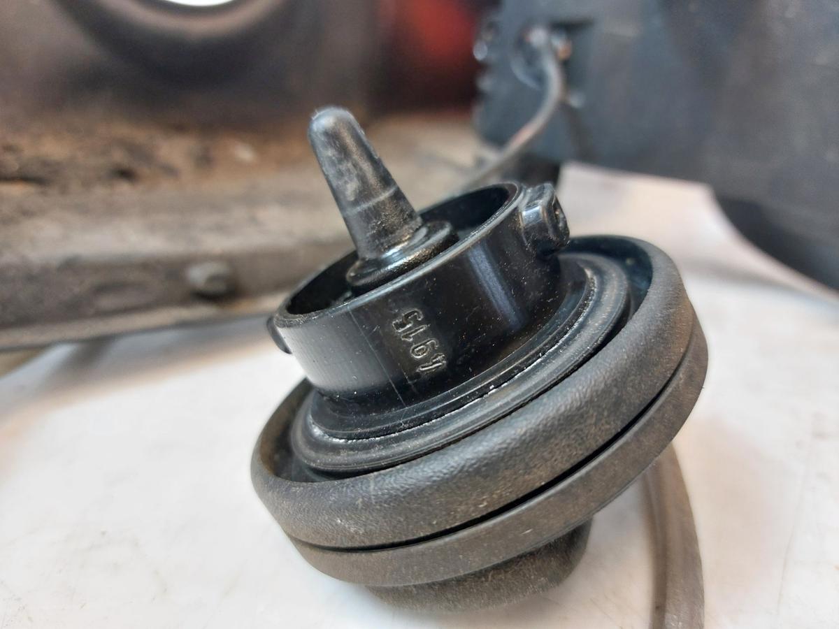 VW Passat 3G B8 Limo Tankklappe Tankdeckel Tanverschluss LI7F Uranograu