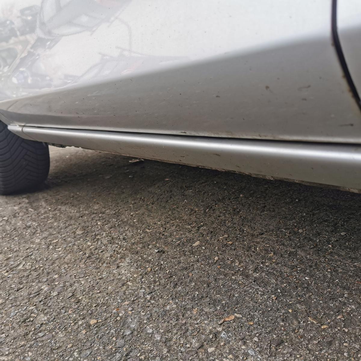 Mazda 2 DY Fahrertür Tür Autotür Rohbautür vorn links 20N Moondust silver TEXT