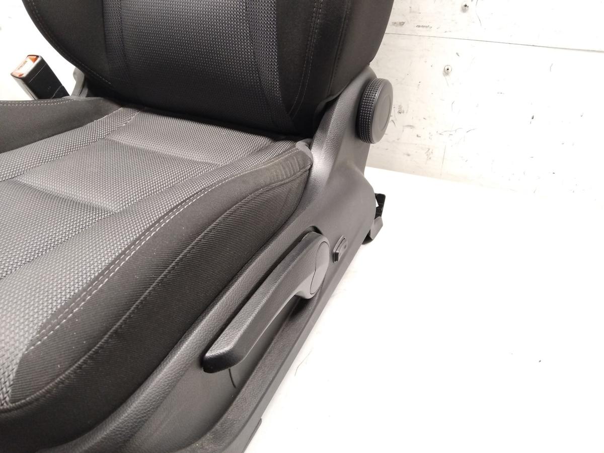 Hyundai i30 Kombi GD original Sitz vorn links Fahrersitz Stoff beheizt BJ2015