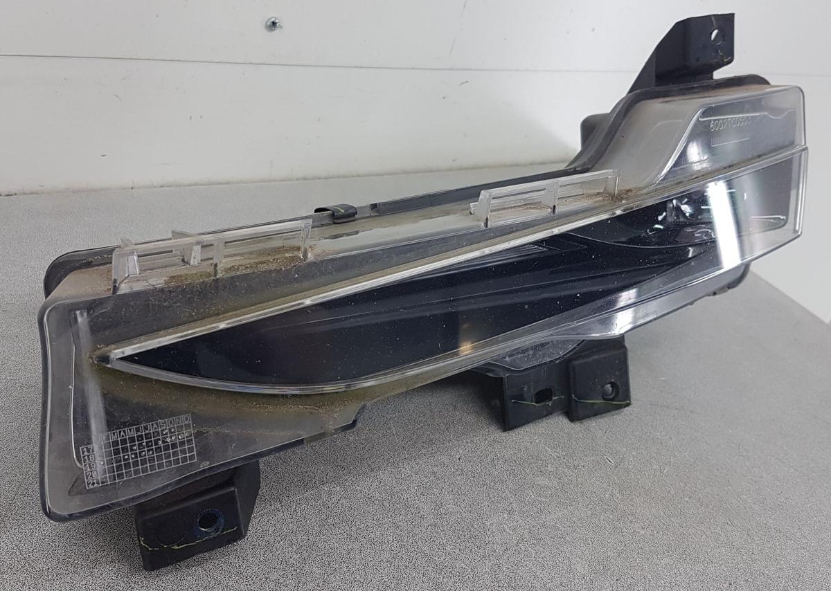 Tesla Model 3 Nebelscheinwerfer links Bj2019 1077395-00-C