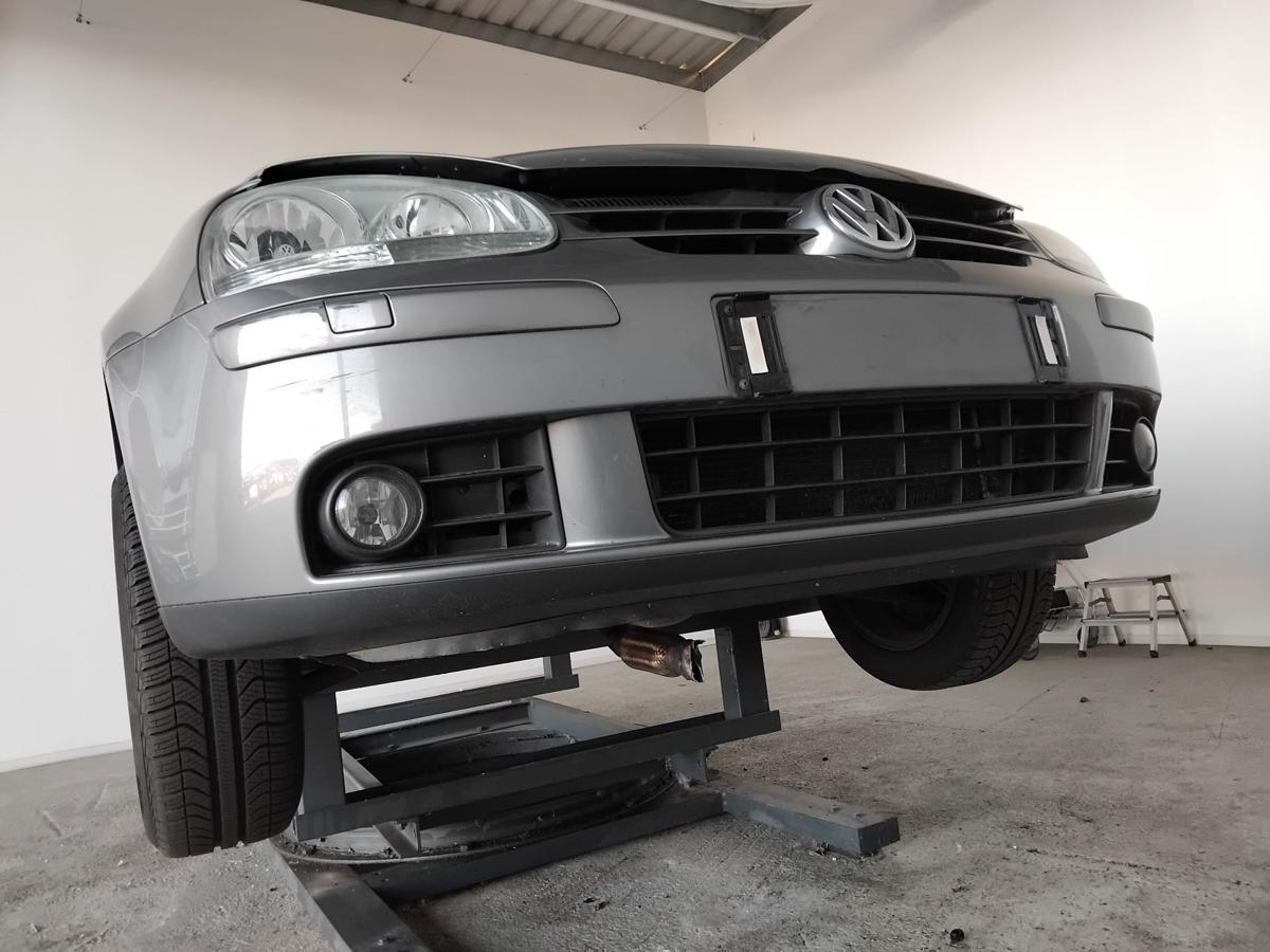 VW Golf 5 1K original Stoßstange Stoßfänger vorn mit SRA BJ2006 LA7T unitedgrey