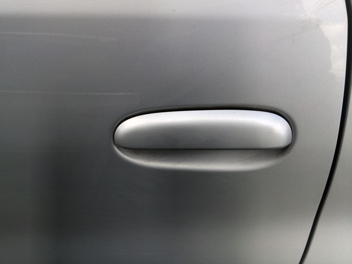 Toyota Yaris Verso original Tür hinten links silber 1E7 BJ2004
