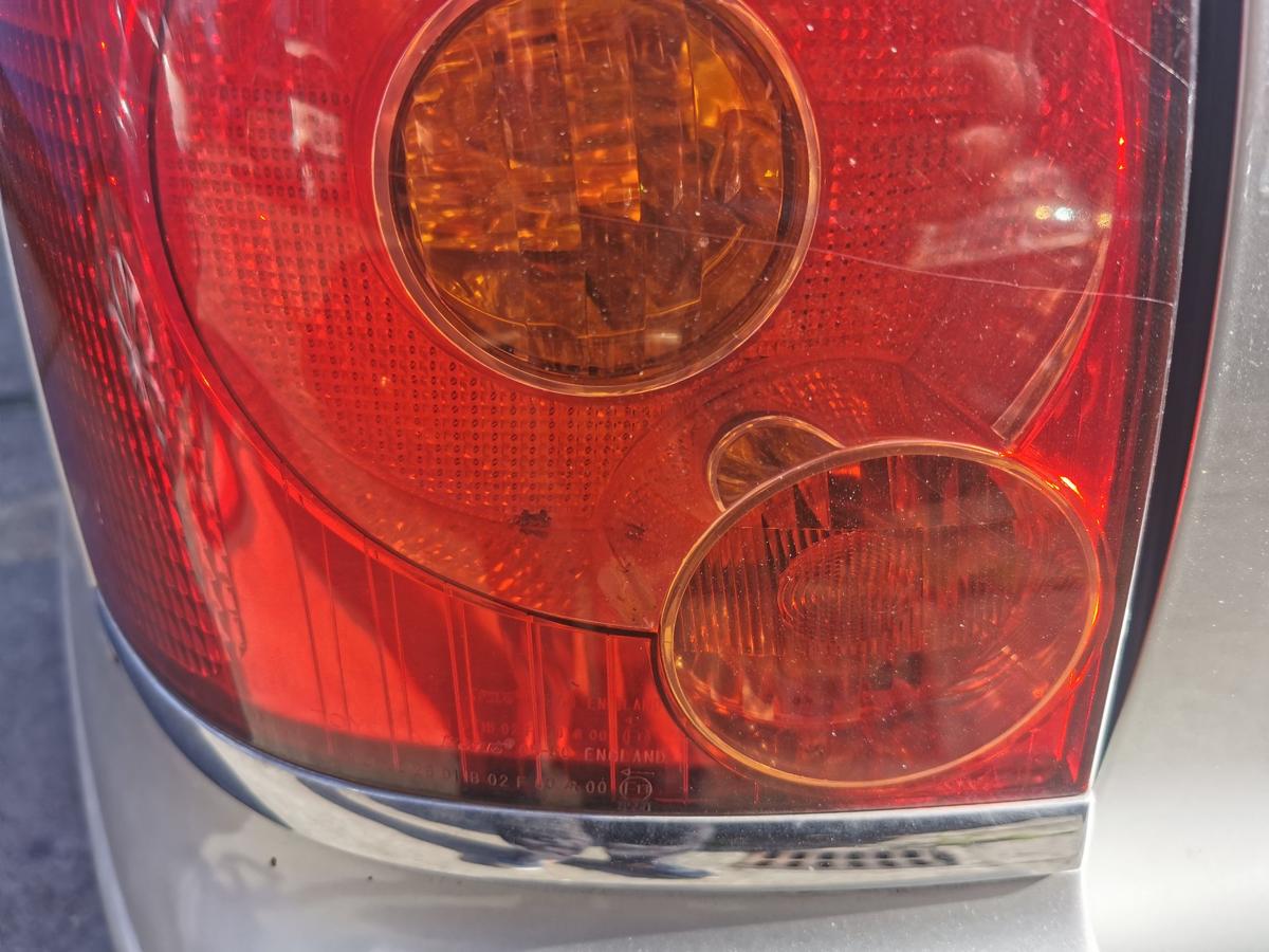 Toyota Avensis T25 Kombi Rückleuchte Schlussleuchte Rücklicht hinten links