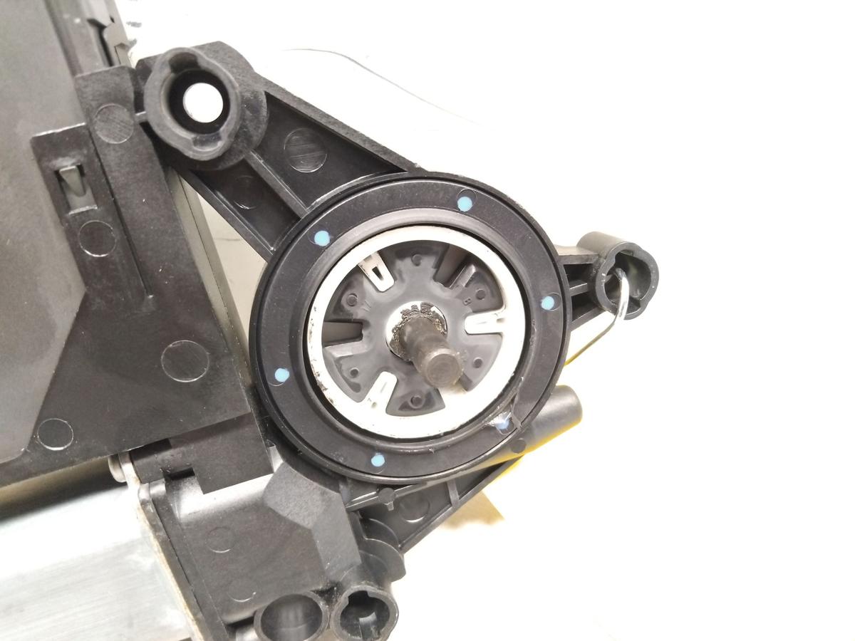 VW Caddy 2K original Fensterhebermotor vorn rechts mit T&uuml;rsteuerger&auml;t Bj.2006